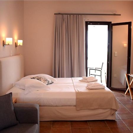 Trizonia Bay Hotel Екстер'єр фото