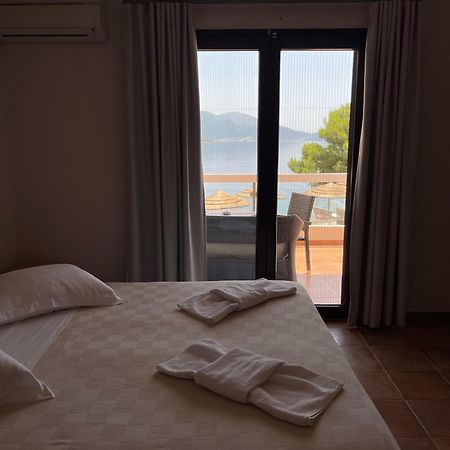 Trizonia Bay Hotel Екстер'єр фото