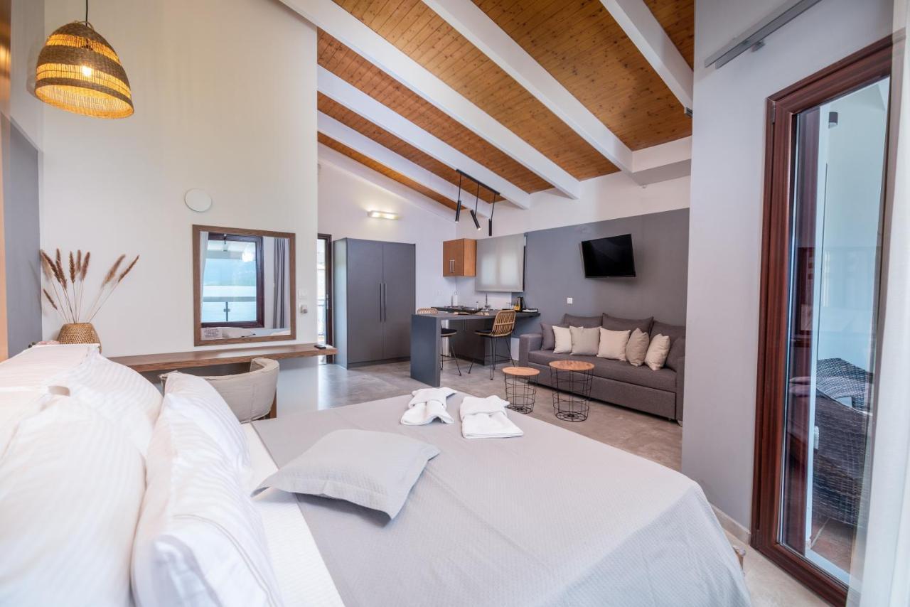 Trizonia Bay Hotel Екстер'єр фото