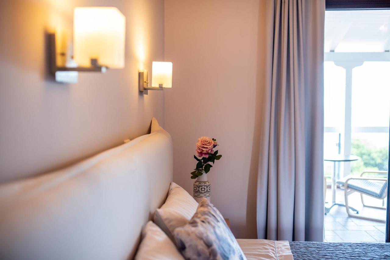 Trizonia Bay Hotel Екстер'єр фото