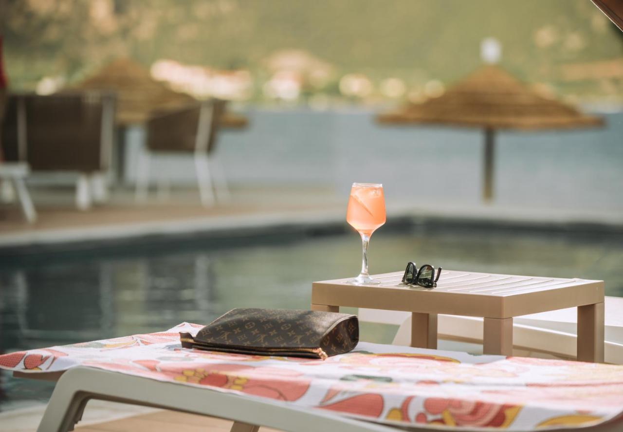 Trizonia Bay Hotel Екстер'єр фото