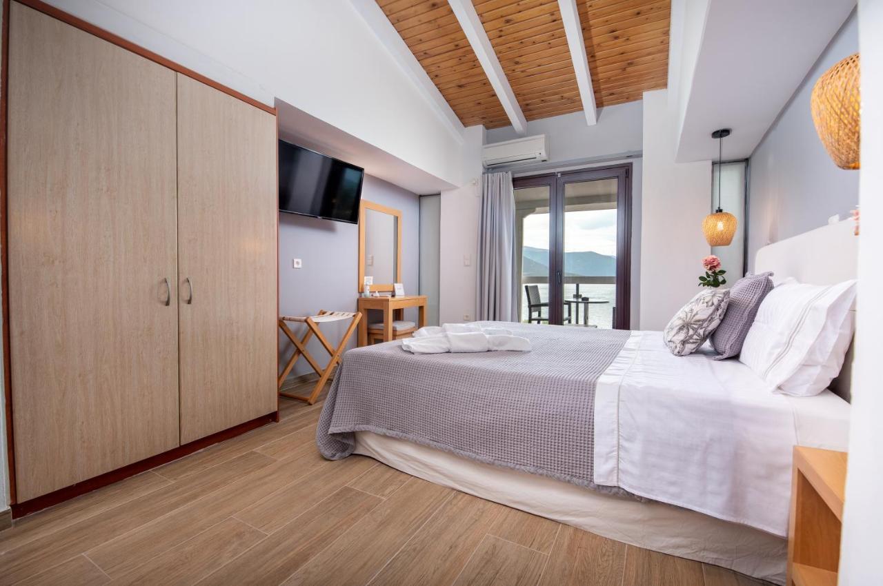 Trizonia Bay Hotel Екстер'єр фото