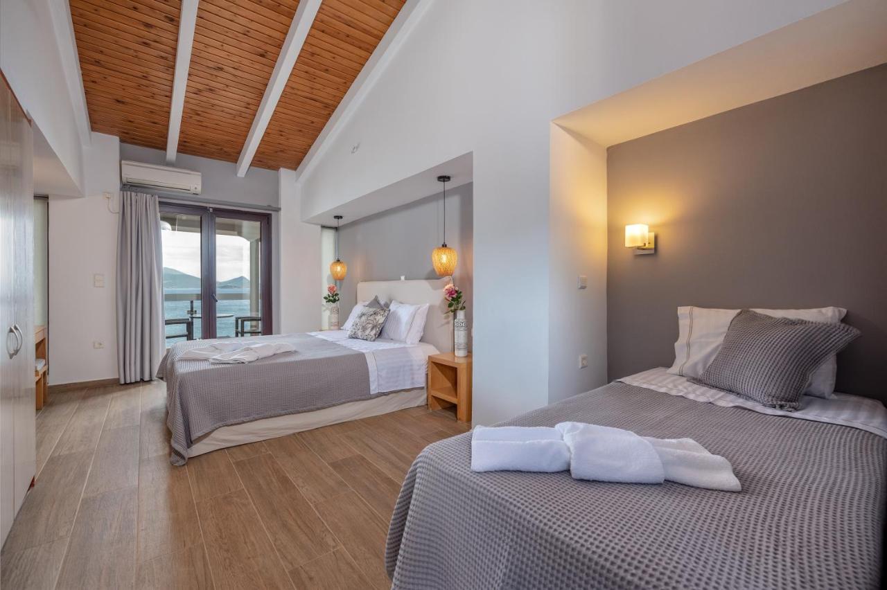 Trizonia Bay Hotel Екстер'єр фото
