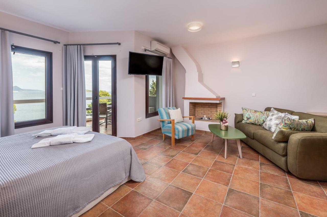 Trizonia Bay Hotel Екстер'єр фото