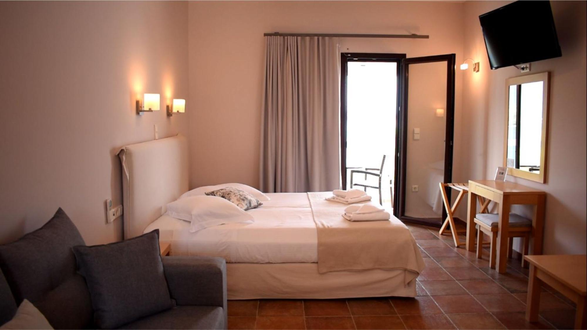 Trizonia Bay Hotel Екстер'єр фото