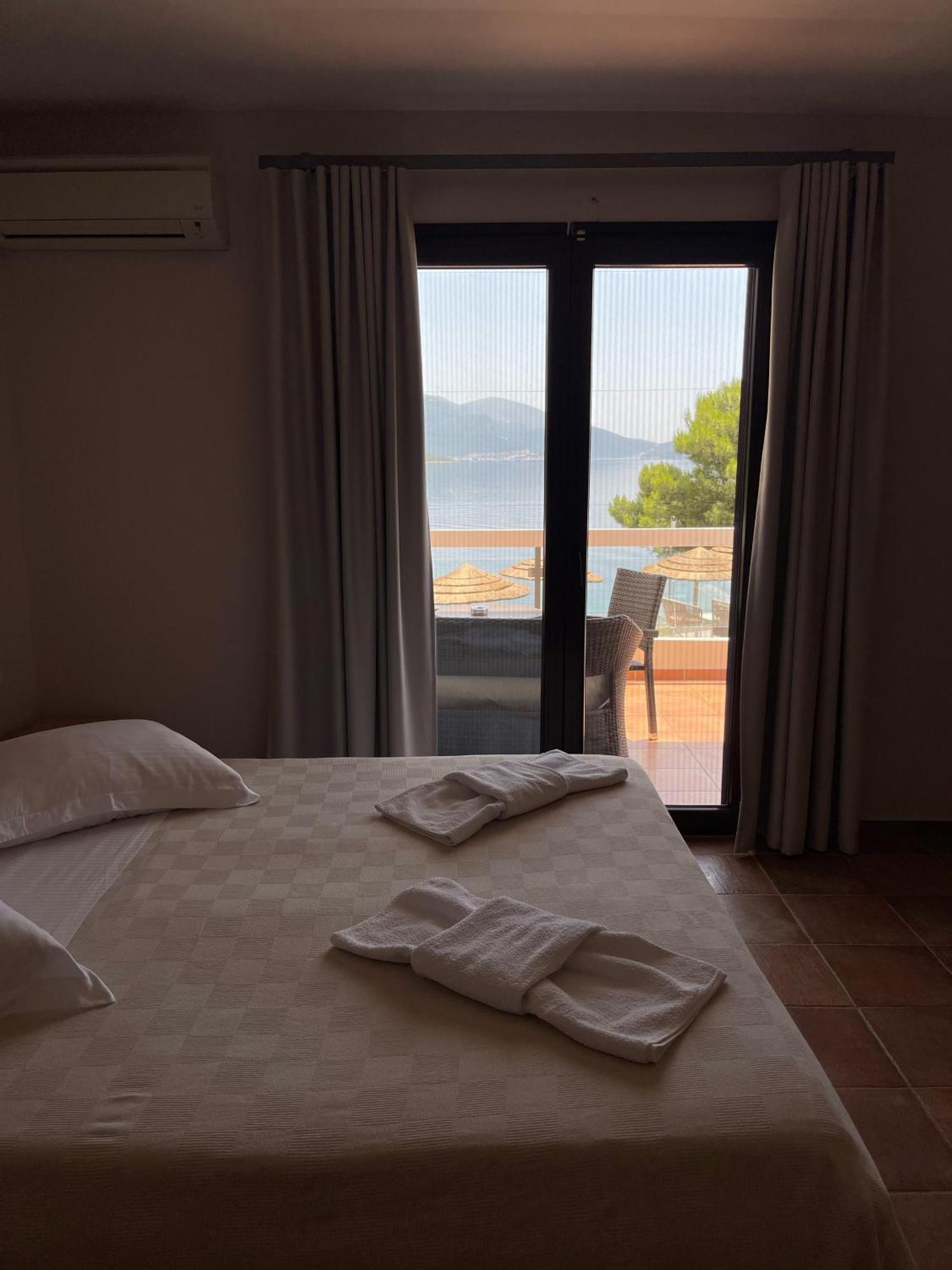 Trizonia Bay Hotel Екстер'єр фото