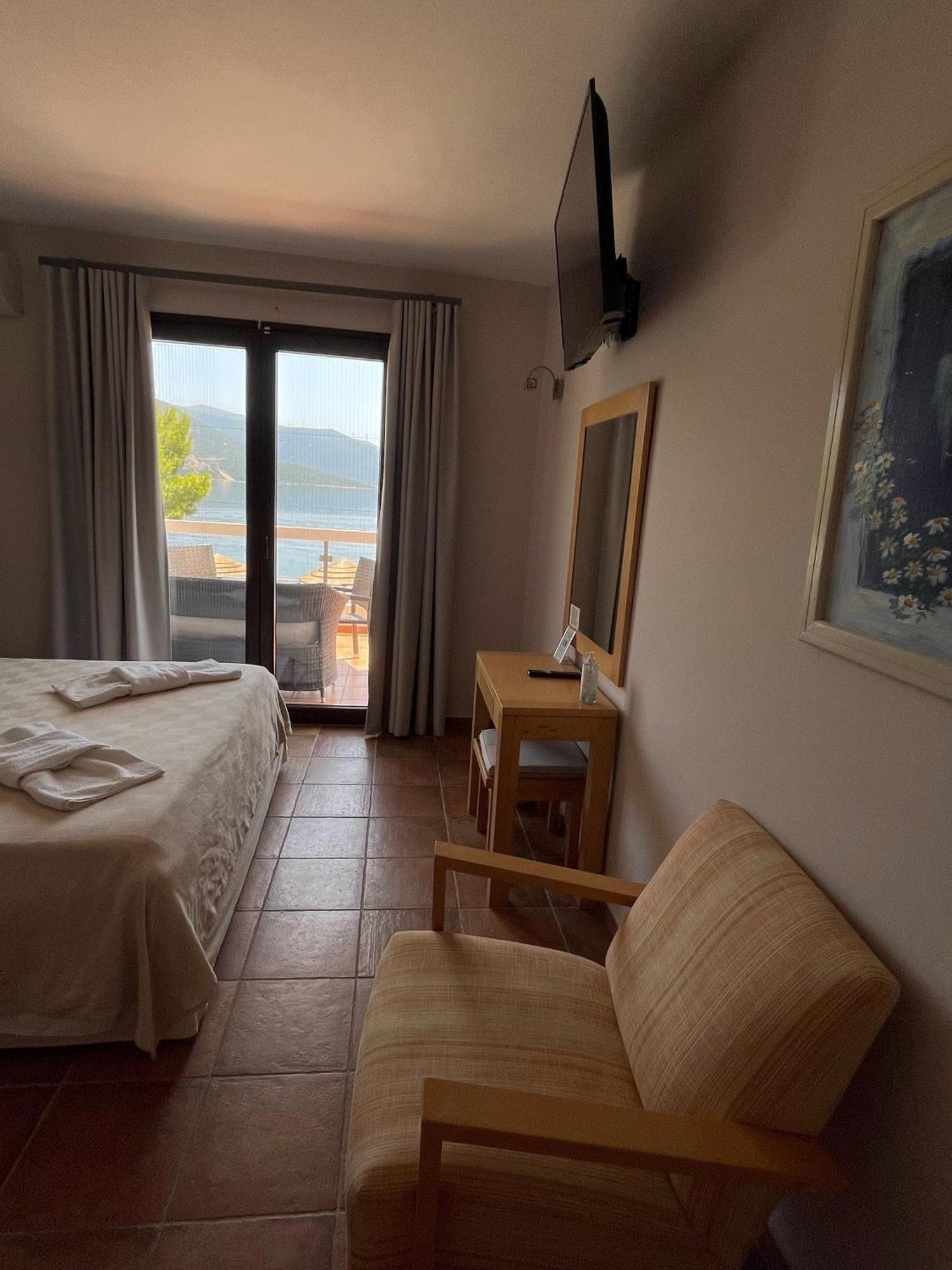 Trizonia Bay Hotel Екстер'єр фото