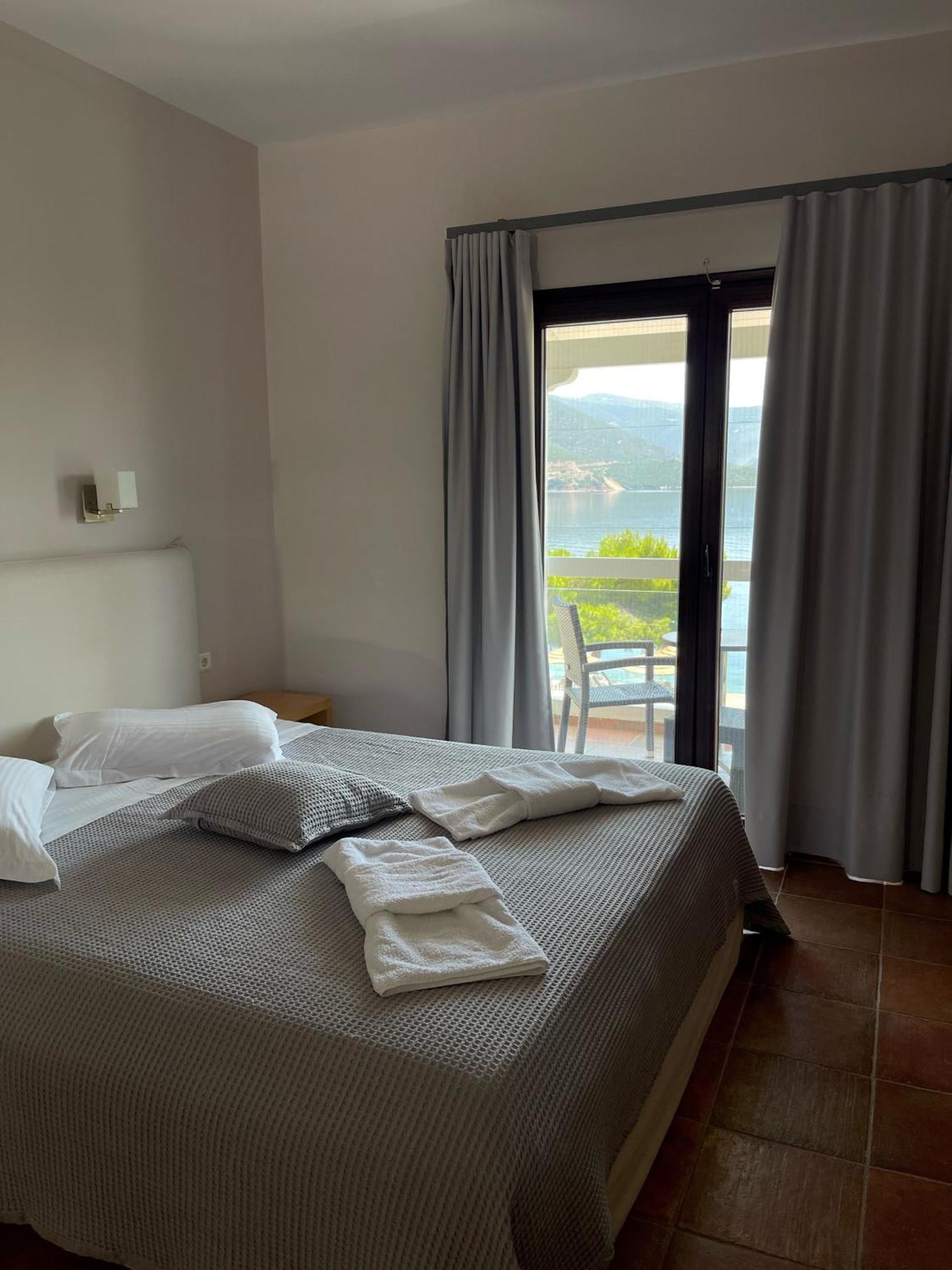 Trizonia Bay Hotel Екстер'єр фото
